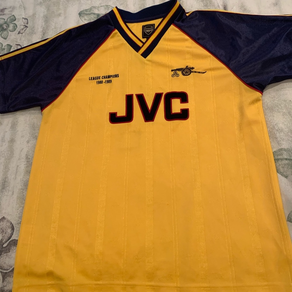 1988-89 Arsenal away jersey.